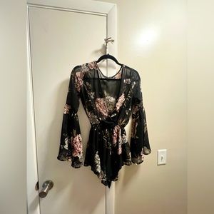 Black / floral romper